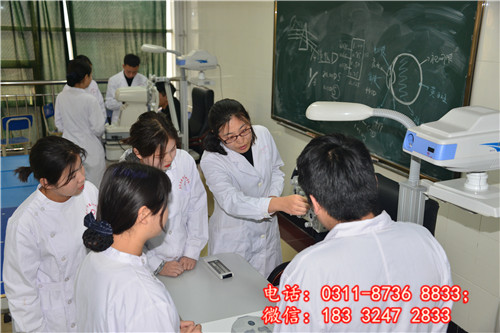 口腔醫(yī)學(xué)專(zhuān)科多久可以考助理醫(yī)師和執(zhí)業(yè)醫(yī)師證